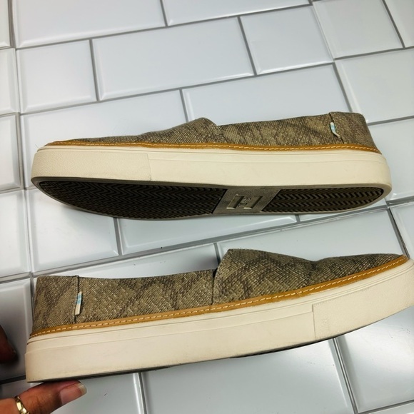 TOMS Parker Cupsole Slip-On Snakeskin print Sneaker Size 9 - Picture 6 of 10